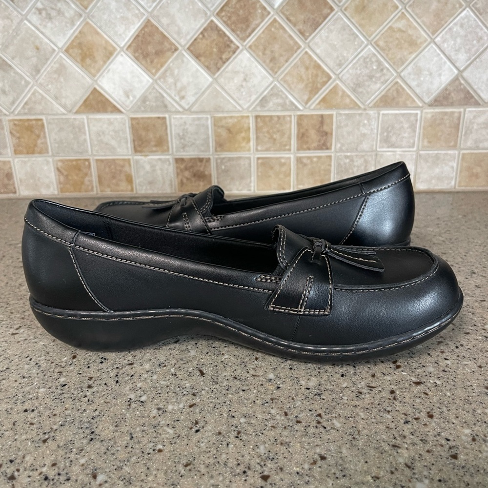 Clark’s Women’s Black Leather Loafers Size 9W Ortholite Footbed - Picture 5 of 9